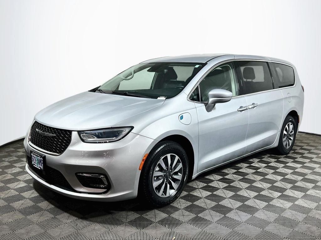 2022 Chrysler Pacifica Hybrid Touring L