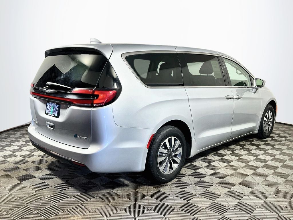 2022 Chrysler Pacifica Hybrid Touring L