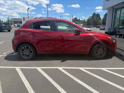 2020 Toyota Yaris XLE