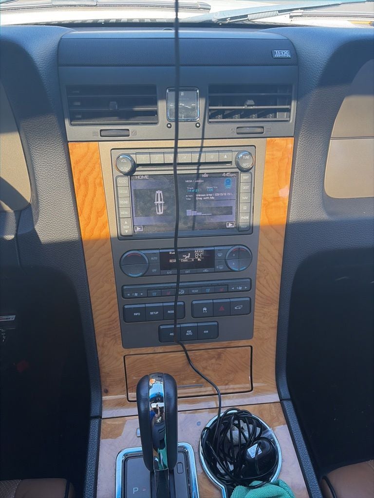 2011 Lincoln Navigator Base