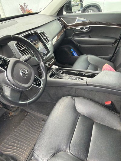 2016 Volvo XC90 T6 Momentum