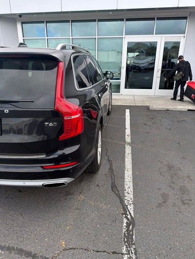 2016 Volvo XC90 T6 Momentum