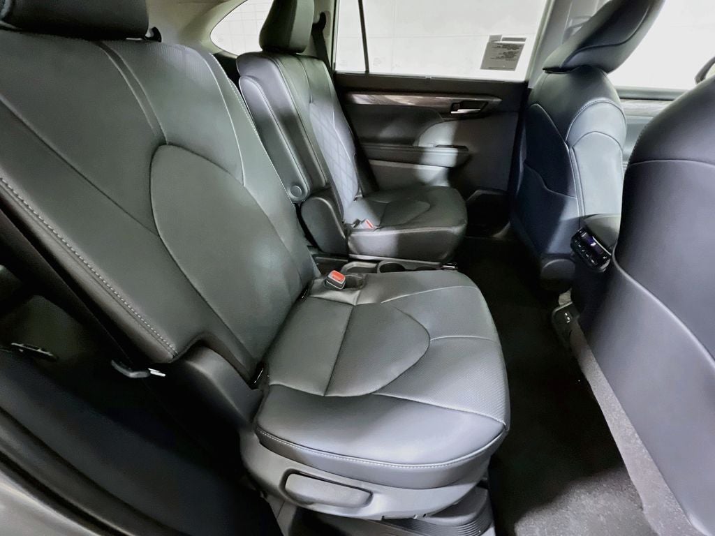 2026 Toyota Highlander Hybrid Hybrid Platinum