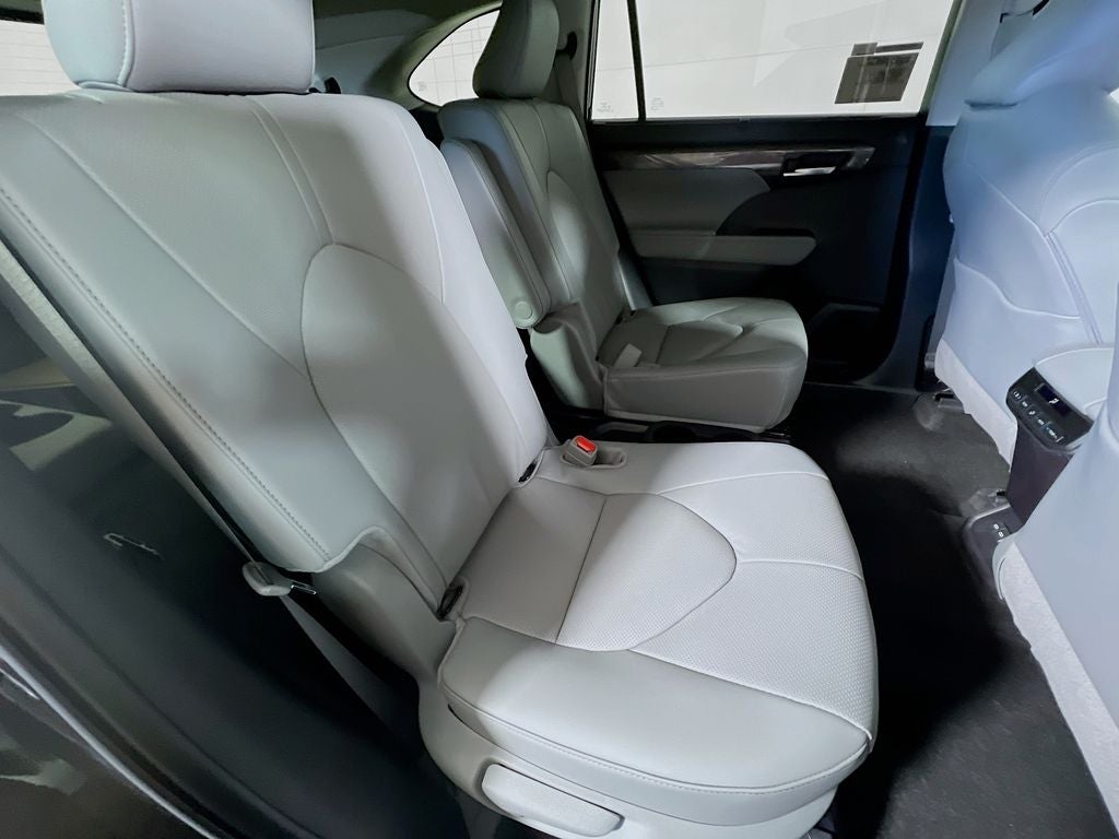 2026 Toyota Highlander Hybrid Limited S