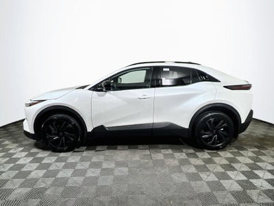 2027 Toyota C-HR SE