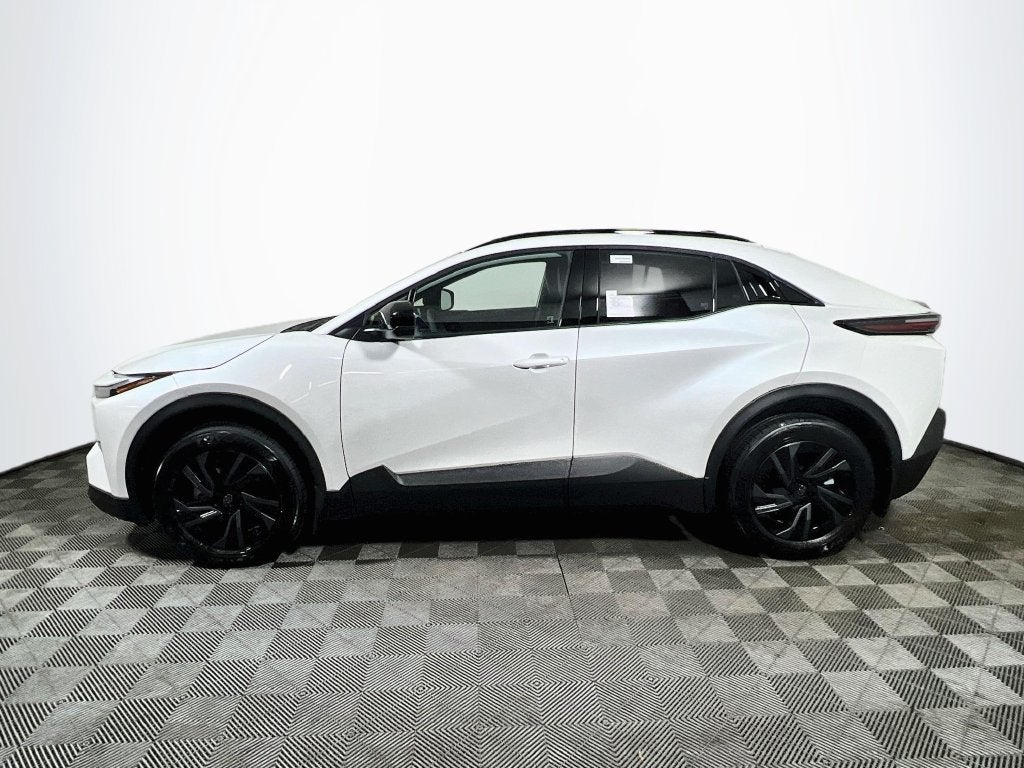 2027 Toyota C-HR SE