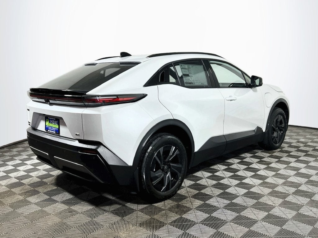 2027 Toyota C-HR SE
