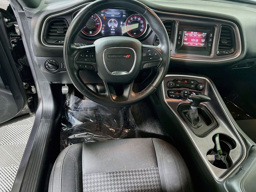 2017 Dodge Challenger SXT