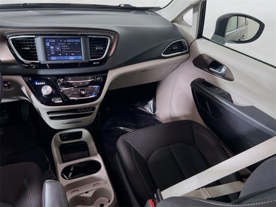 2024 Chrysler Voyager LX