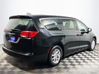 2024 Chrysler Voyager LX