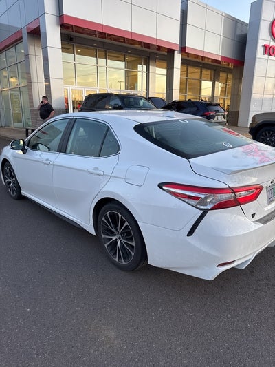 2020 Toyota Camry SE