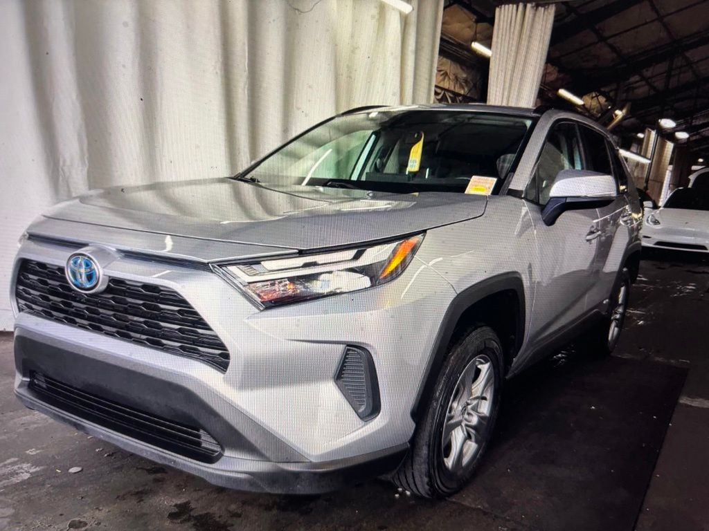 2022 Toyota RAV4 Hybrid XLE