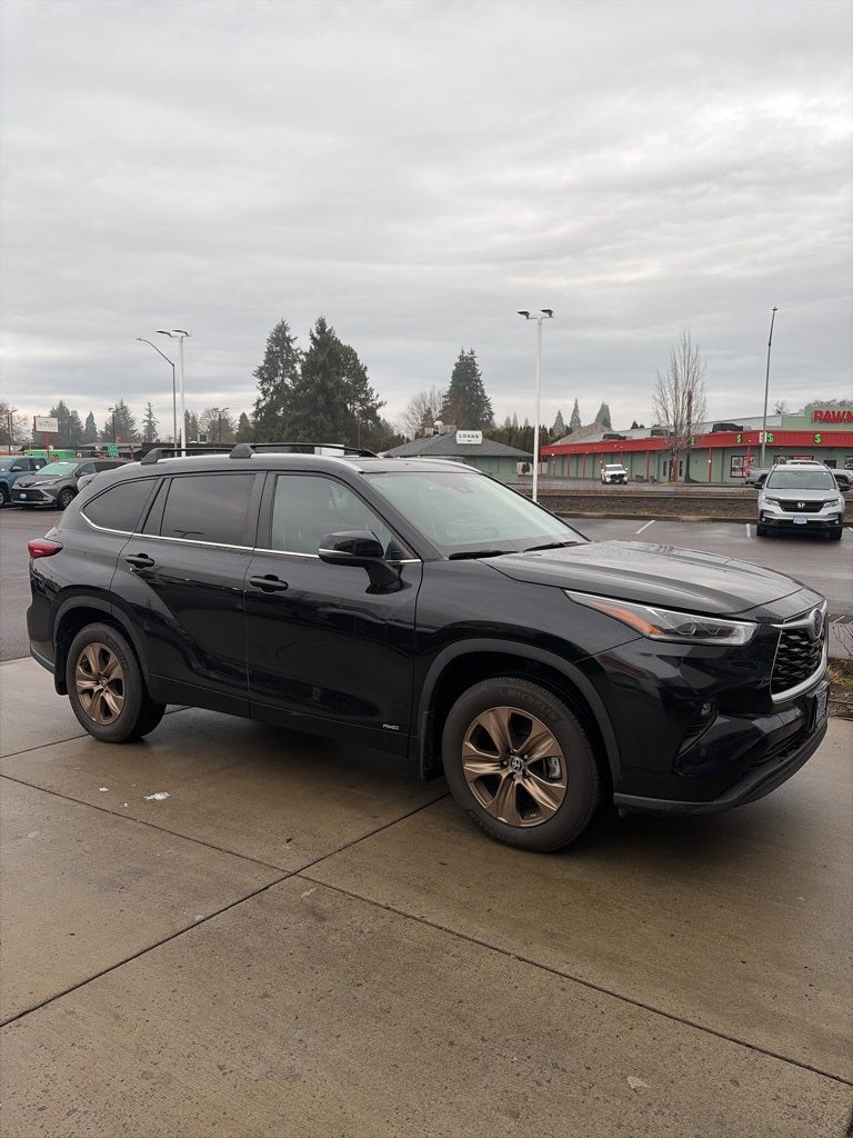 2023 Toyota Highlander Hybrid Bronze Edition