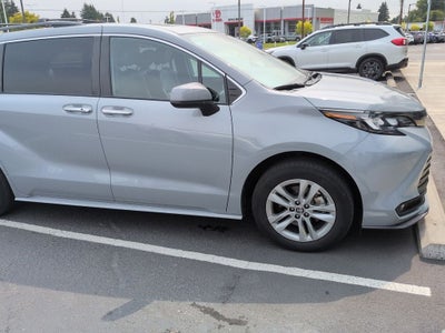 2022 Toyota Sienna Woodland Edition