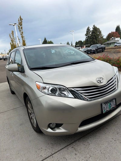 2015 Toyota Sienna XLE 7 Passenger