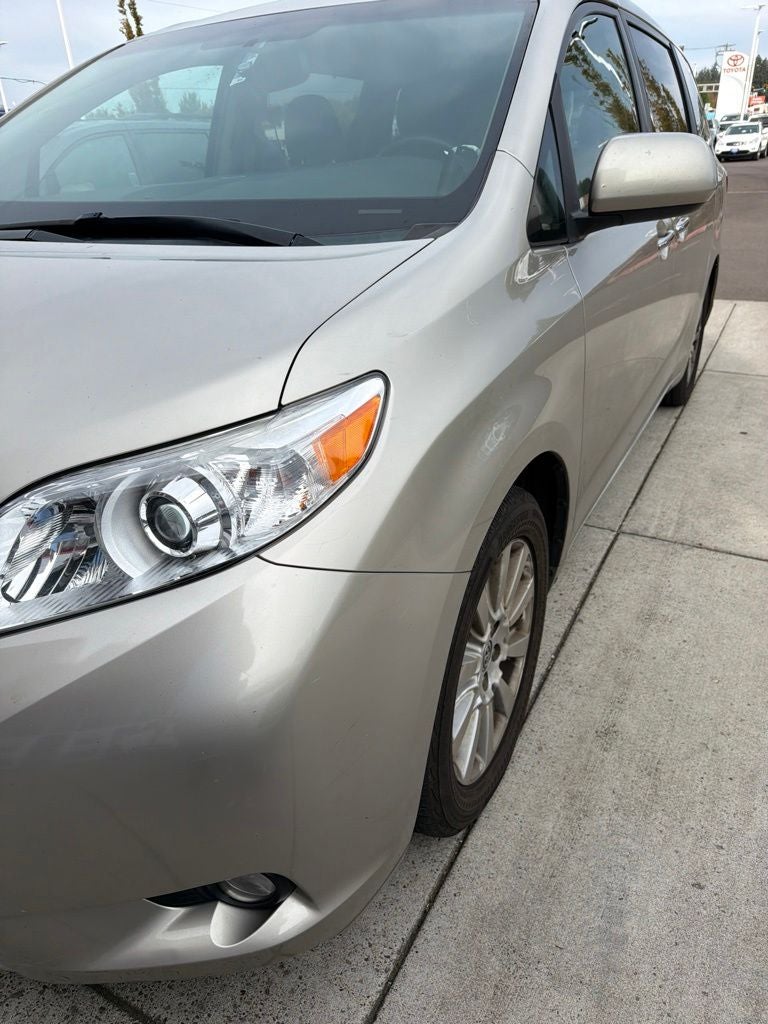 2015 Toyota Sienna XLE 7 Passenger