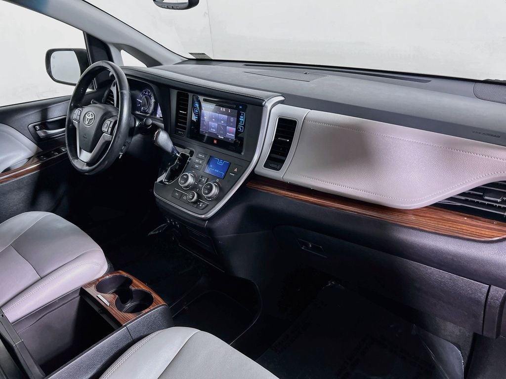 2017 Toyota Sienna Limited 7 Passenger