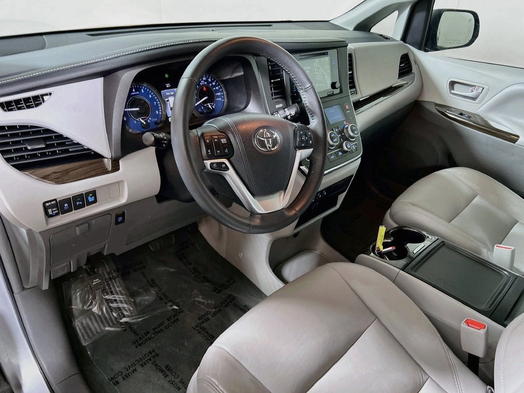 2017 Toyota Sienna XLE 7 Passenger