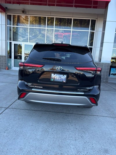 2022 Toyota Highlander Hybrid Platinum