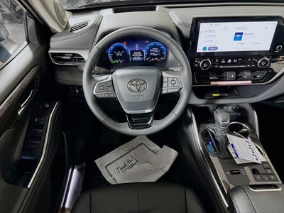 2026 Toyota Highlander Hybrid Platinum