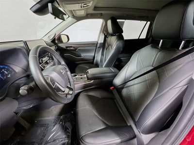 2023 Toyota Highlander Hybrid Platinum