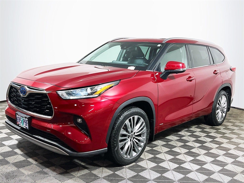 2023 Toyota Highlander Hybrid Platinum