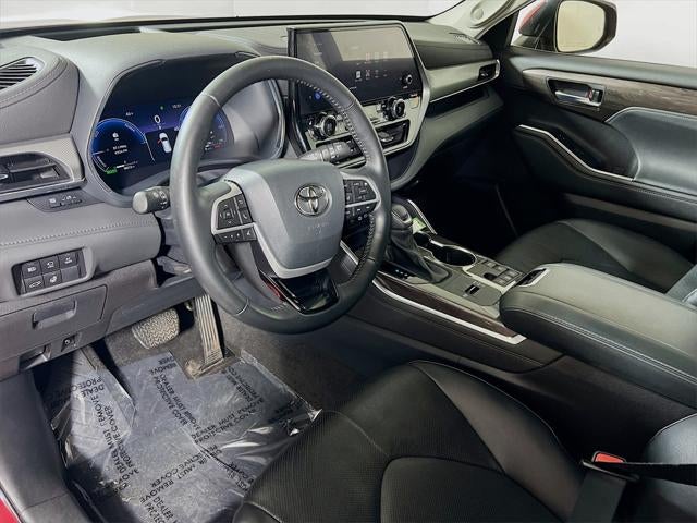 2023 Toyota Highlander Hybrid Platinum