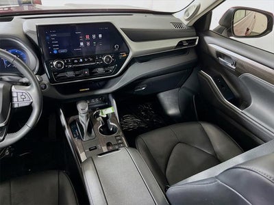 2023 Toyota Highlander Hybrid Platinum