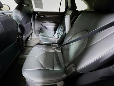 2023 Toyota Highlander Hybrid Platinum