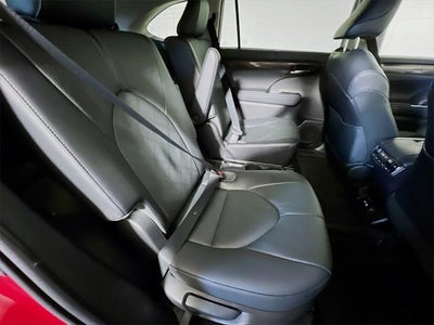 2023 Toyota Highlander Hybrid Platinum