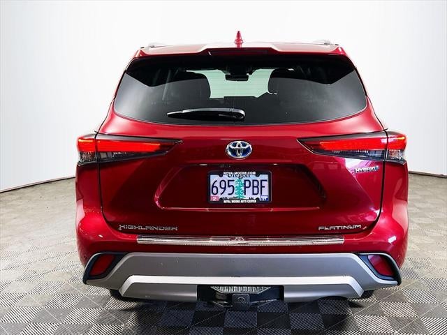 2023 Toyota Highlander Hybrid Platinum