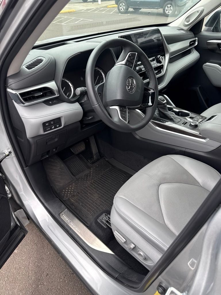 2022 Toyota Highlander Platinum