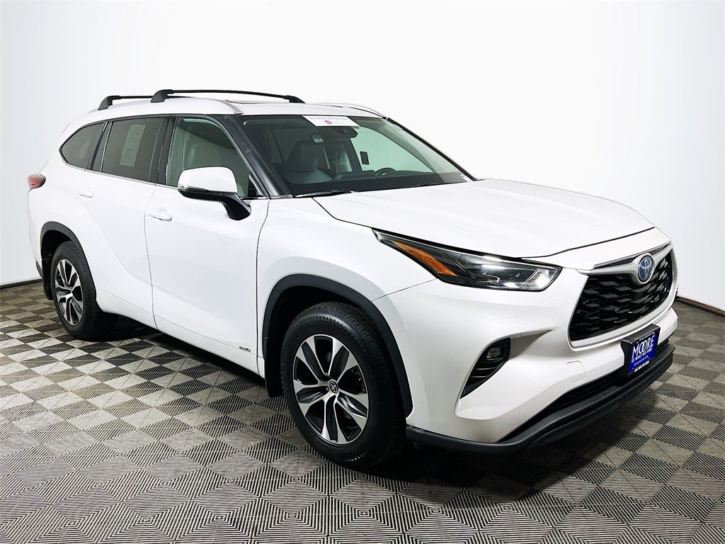 2022 Toyota Highlander Hybrid XLE