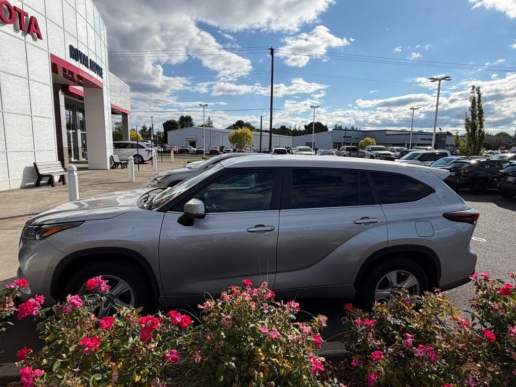 2024 Toyota Highlander LE
