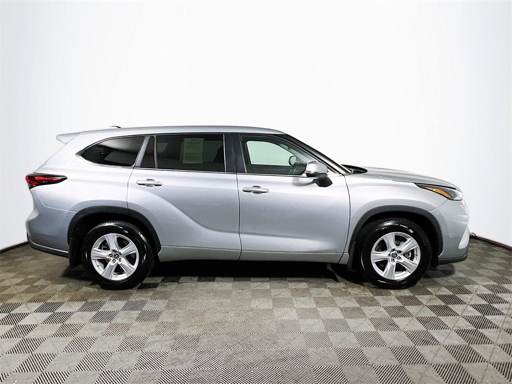 2024 Toyota Highlander LE