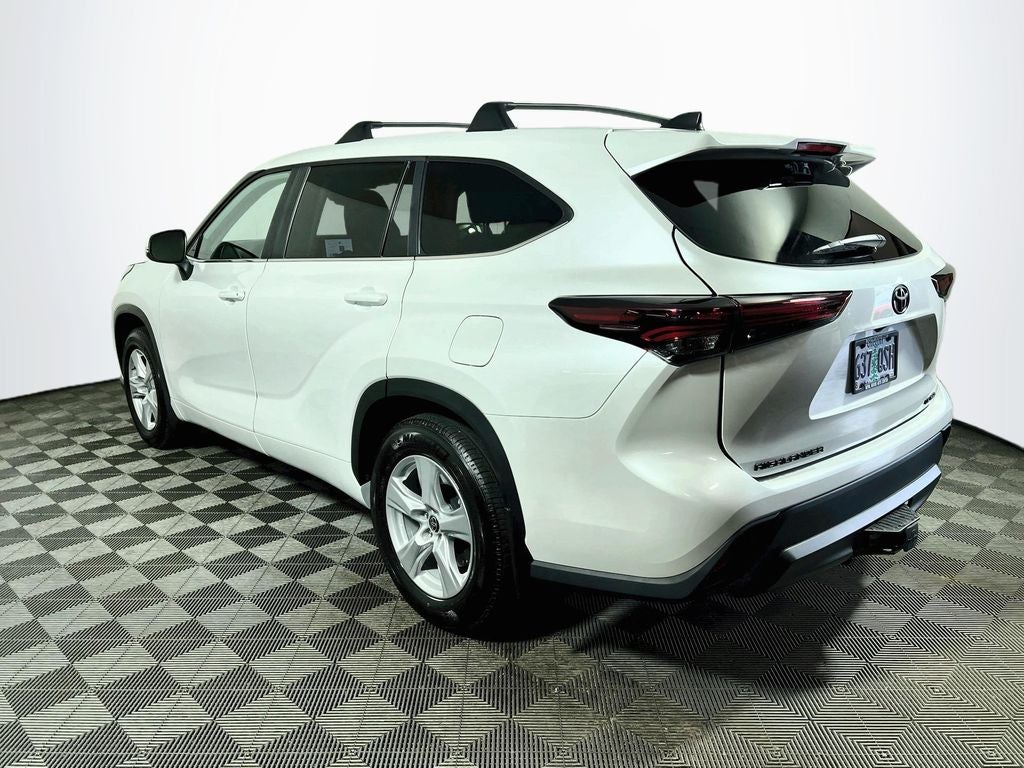 2025 Toyota Highlander LE