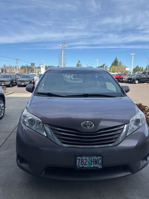 2015 Toyota Sienna LE 8 Passenger