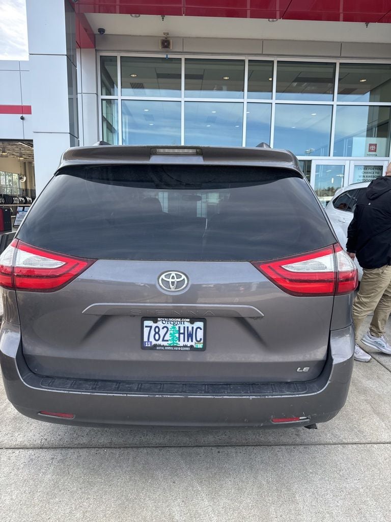 2015 Toyota Sienna LE 8 Passenger