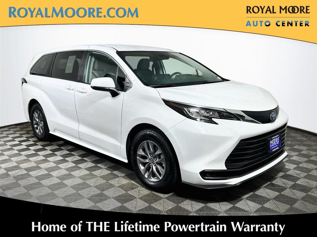 2023 Toyota Sienna LE 8 Passenger