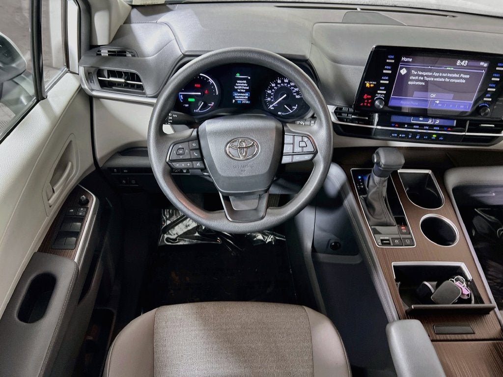 2023 Toyota Sienna LE 8 Passenger