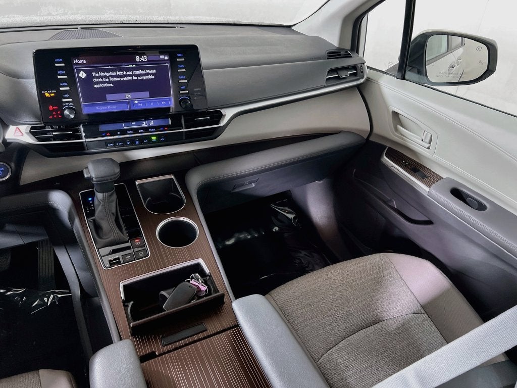 2023 Toyota Sienna LE 8 Passenger