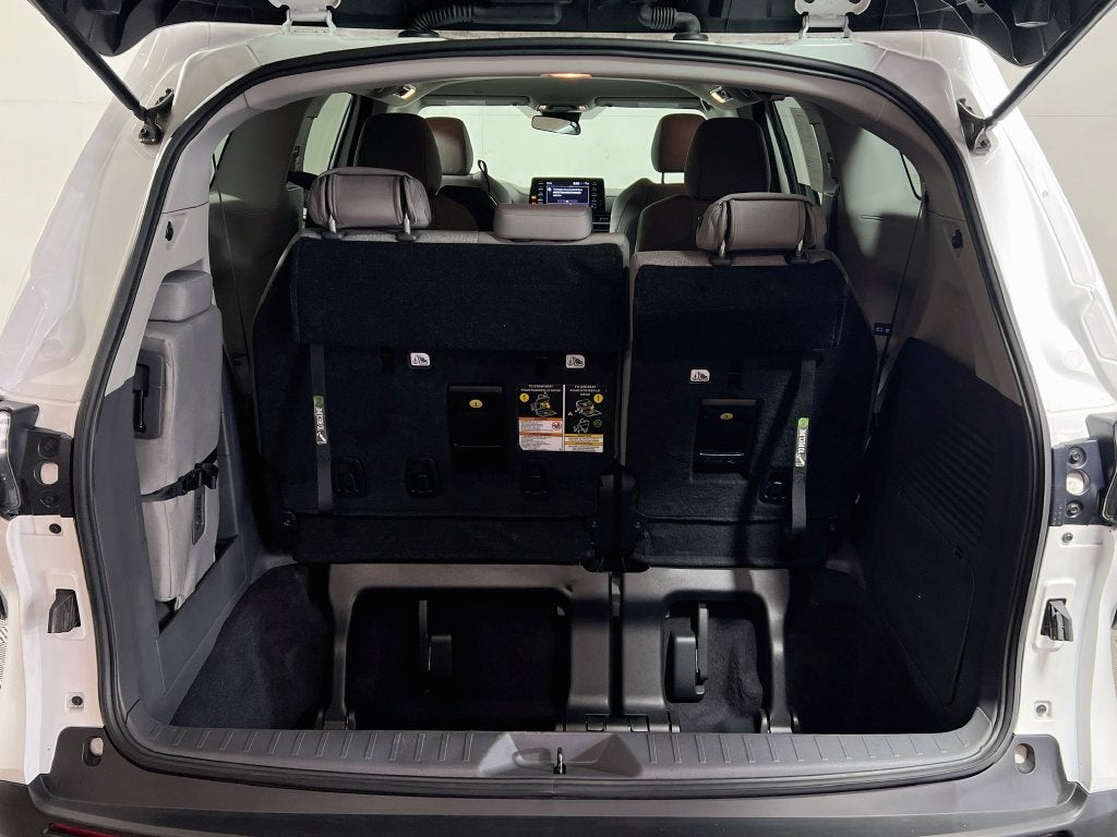2023 Toyota Sienna LE 8 Passenger
