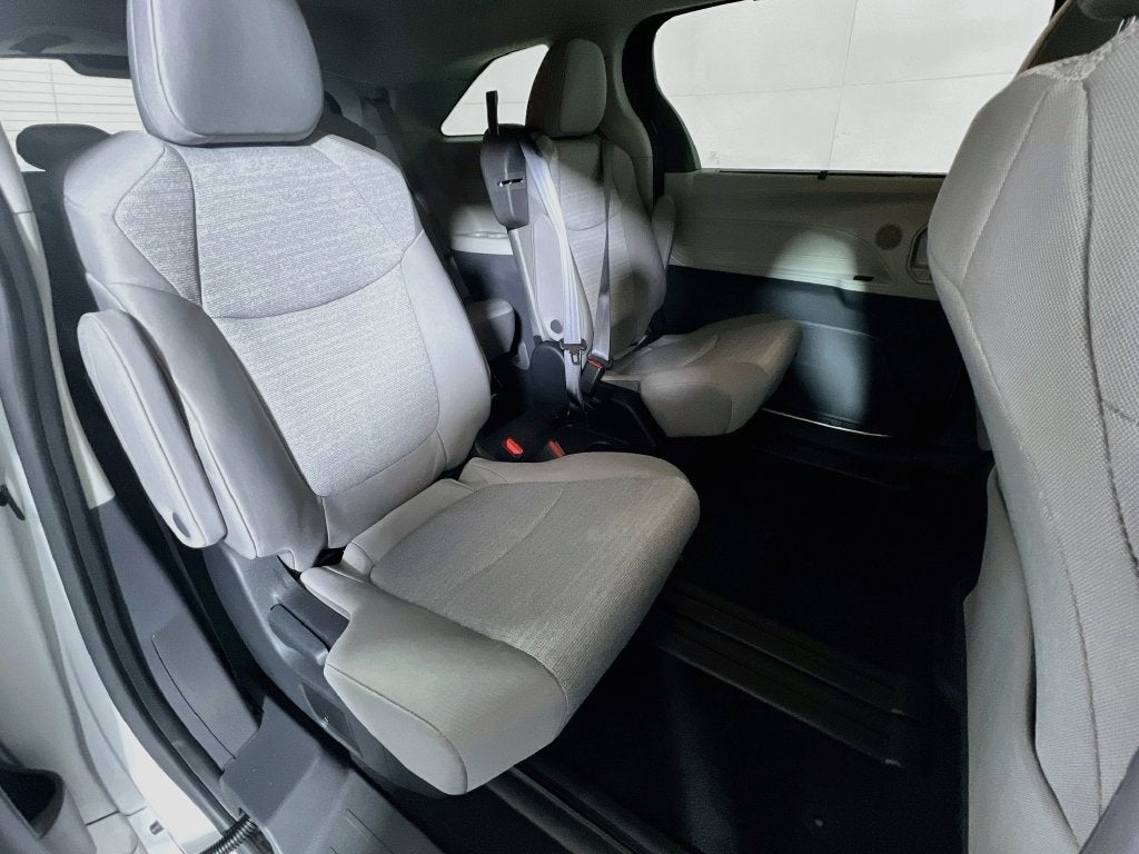 2023 Toyota Sienna LE 8 Passenger