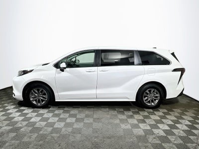 2023 Toyota Sienna LE 8 Passenger