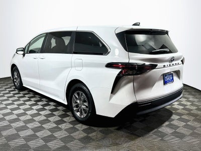 2023 Toyota Sienna LE 8 Passenger