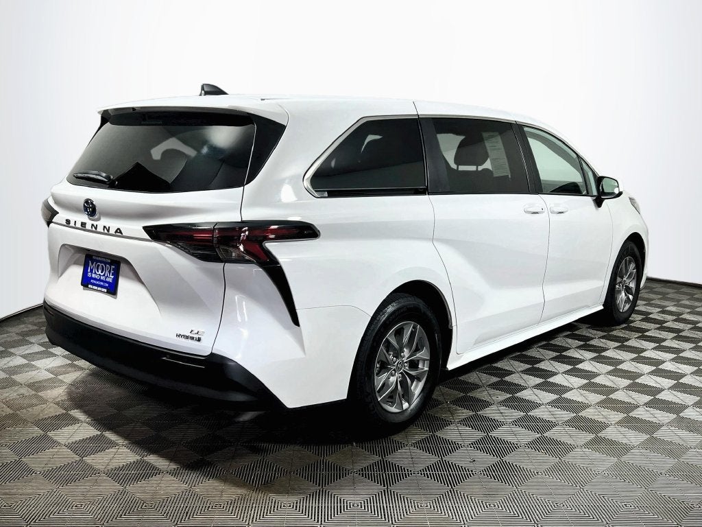 2023 Toyota Sienna LE 8 Passenger