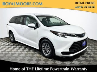2023 Toyota Sienna LE 8 Passenger
