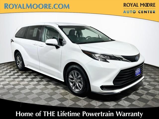 2023 Toyota Sienna LE 8 Passenger