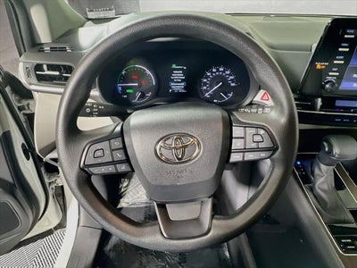 2023 Toyota Sienna LE 8 Passenger