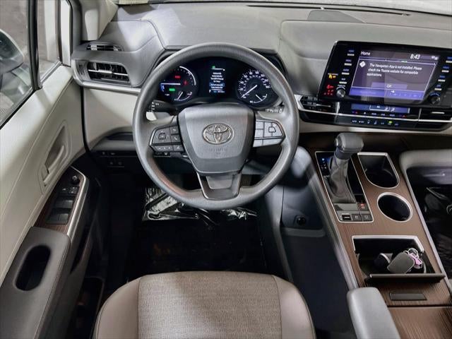 2023 Toyota Sienna LE 8 Passenger